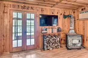 Charming Lakefront Retreat with Pier and Grill! - Image 3