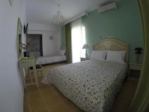 Akrotiri Hotel - Image 3