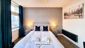 Luxury Spacious City Centre Apartment Amazing View - Image 5