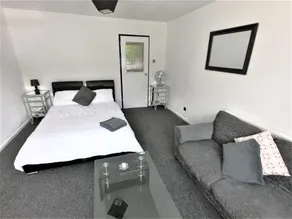 Town Centre Studio Flat! - Image 3