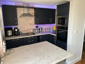 Cardiff - Sleeps 7 - Parking - Hot Tub - Garden - Image 2