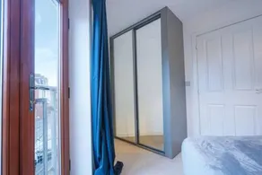 Poppy House with Free Parking, Garden and Netflix - Image 4