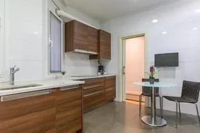 Gran Via 1.2 by Forever Rentals - Image 3