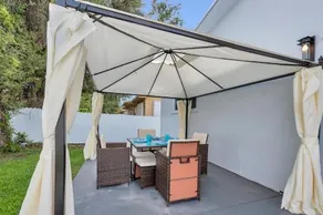Chic Gated 4 Bd 3 Bth Home w/ BBQ 15 Min to Beach - Image 4