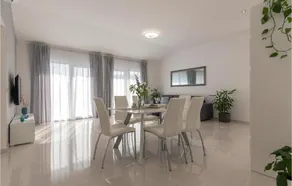 Awesome Home In Zadvarje - Image 3