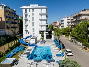 Club Hotel Residence - Image 2