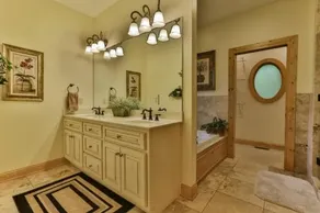 Riverhouse - Image 4