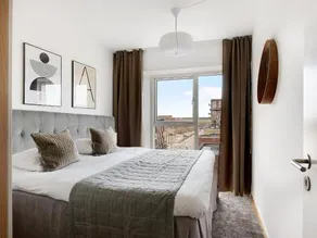 Sanders Arena Chic Three Bedroom Apartment Close to Metro Station - Image 2