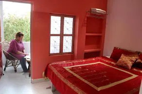 Ganga Love Luxe Paying Guest House - Image 3