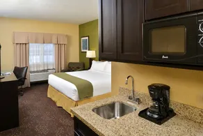 Holiday Inn Express Hotel & Suites Charlotte - Image 3