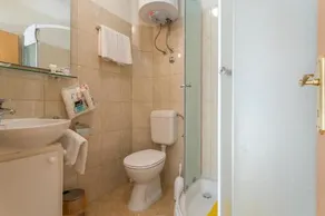 Carrara Accommodation - Image 2
