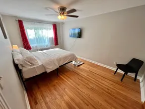 Red Ruby Spacious 2 Bedroom Apt 10 Minutes to Dwntwn - Image 3