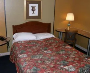 The Manor Motel - Image 3