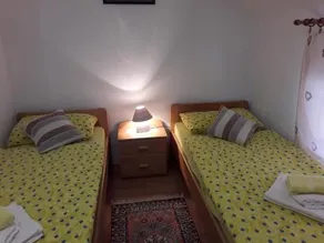 Apartment Mrsinj - Image 5