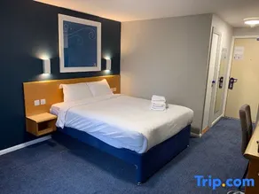 Travelodge Burford Cotswolds Hotel - Image 1