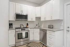 Logan Square Corner 3BR, Walkable to Highlights - Image 2