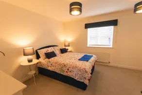 Swindon Cozy 2BR Retreat - Image 4