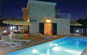 3 Bedroom Accommodation In Postira Skrip - Image 5