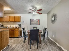 OU Sooner Pool & Gym BBQ Netflix 100mb Internet LG Washer & Dryer Close to OU - Image 3
