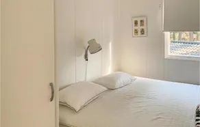 4 Bedroom Gorgeous Home In Yngsj - Image 4