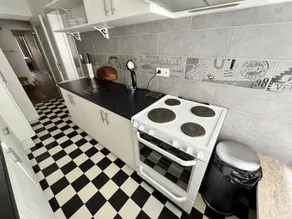 Spacious 2 Bedroom App in the Center With Terrace - Image 3