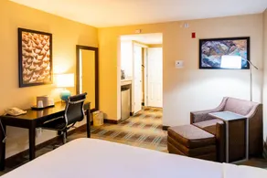 Best Western Plus North Savannah - Image 2