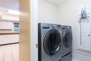 Crescent Street 1138 B, Walk to the beach, Pool, 1 Bedroom, Pet Friendly - Image 2