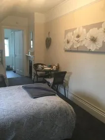 The Oak Tree Guest House - Image 3