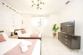 6 Br Heated Pool Private Sun Deck Holiday Home 6 - Image 3