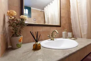 Traditional Sunnyside Home - Image 3