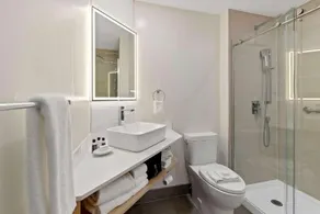 Travelodge by Wyndham Parksville - Image 2