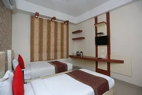 Nirvana Hotel - Image 4