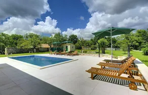 Holiday Home in Rojnici with Private Pool - Image 2