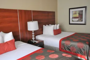 Ramada Staten Island - Image 5