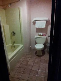 Sun Valley Inn & Suites - Image 1