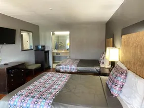 Island Suites Bay City - Image 2