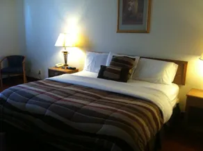 Muskogee Inn - Image 2