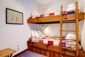 Cedar Rock Chalet - Image 4