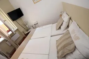 Henrik Rooms & Apartments - Image 3