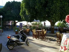 Holiday Home with Garden in Kritinia - Image 3