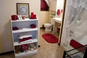 A Lil' Bit of Eden Bed and Breakfast - Image 2