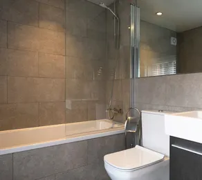 Modern Luxury Apartment In The Heart of Henley - Image 3