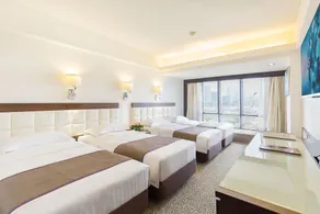 Regal Oriental Hotel - Image 5