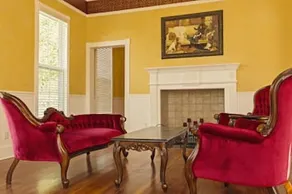 Red Velvet Inn - Image 4