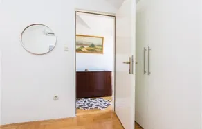 Three-Bedroom Holiday Home in Krusevo - Image 4
