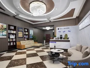 Joyful Play & Cinema Hotel - Image 5