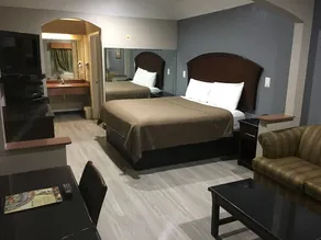 Regency Suites Intercontinental Airport - Image 3
