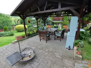 Modern Apartment in Carlsbad with Garden - Image 1