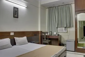 The Blooms Hotel - Image 2