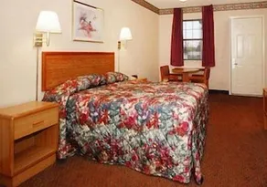 Econo Lodge - Image 3
